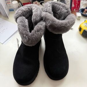 UGG New Black ankle boots Size 7 Saniya NWT